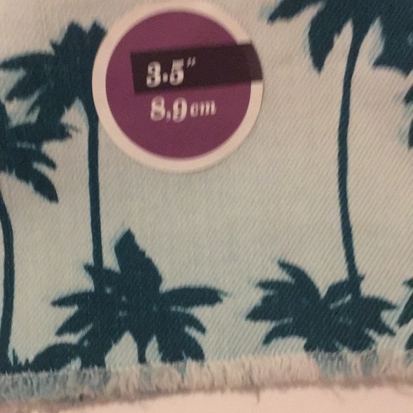 OLD NAVY SHORTS - Picture 3 of 6